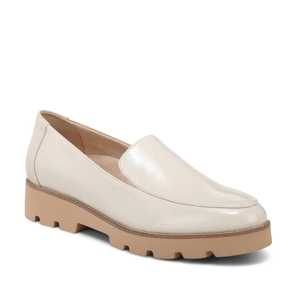 Vionic Women's Kensley Loafer in Cream